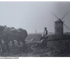 145_18-Farmer&Windmill