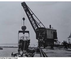 145_37-Unloading_rail_wagon_to_barge